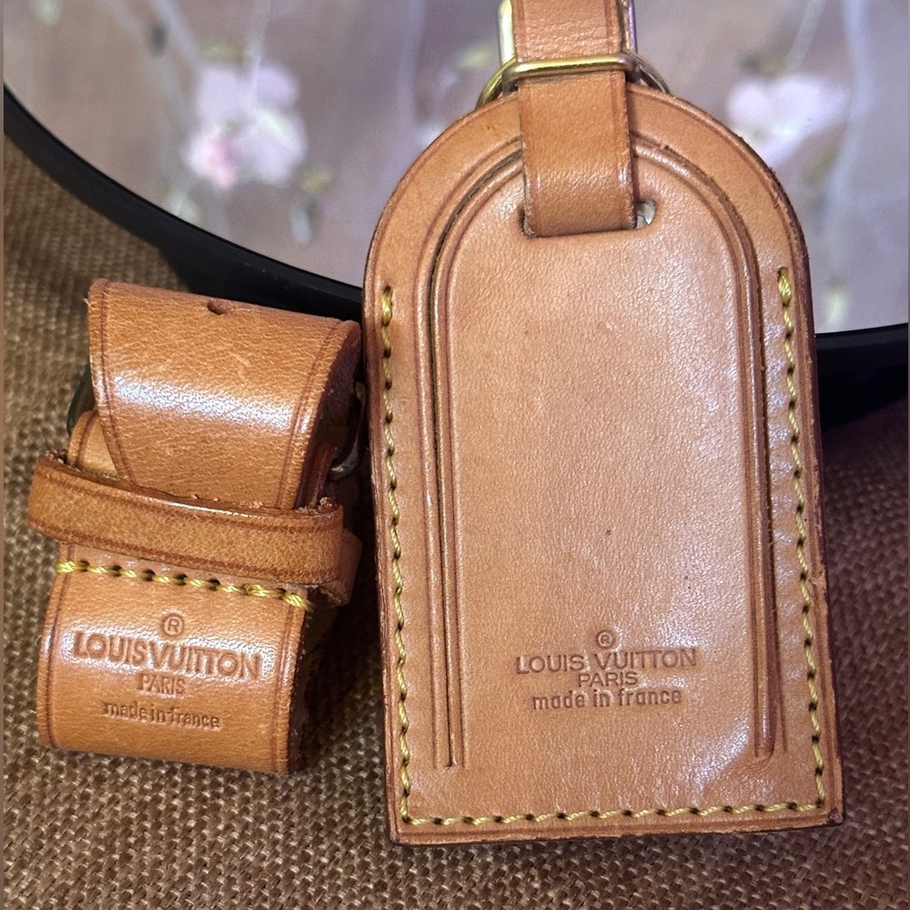 Louis Vuitton LV Luggage Tag & Poignet EUC